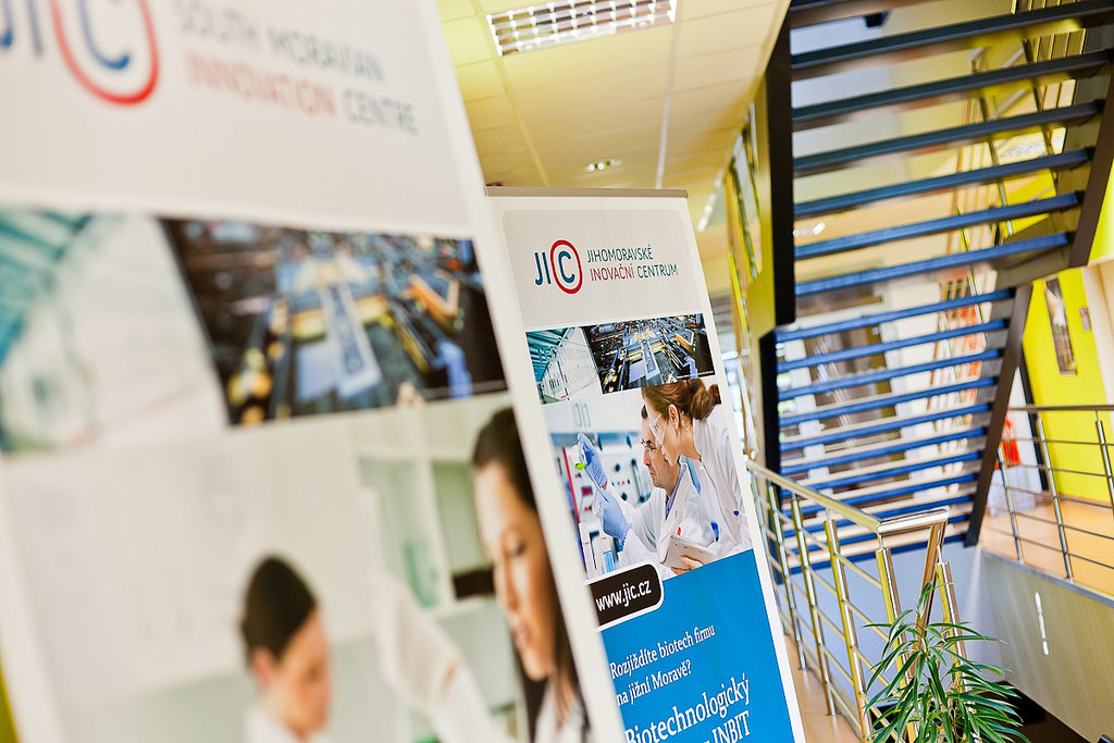 JIC přijal 3 nové firmy, zaměřují se na ochranu majetku, informační systémy ve vzdělávání a 3D tisk