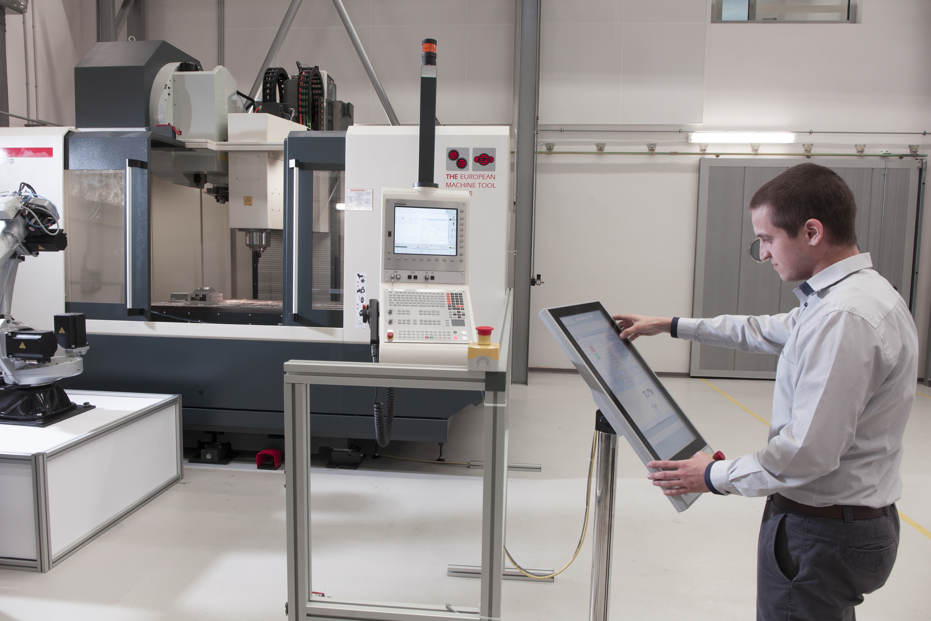 INTEMAC připravil Výrobní buňku 4.0. Ukazuje využití současných technologií pro chytré továrny