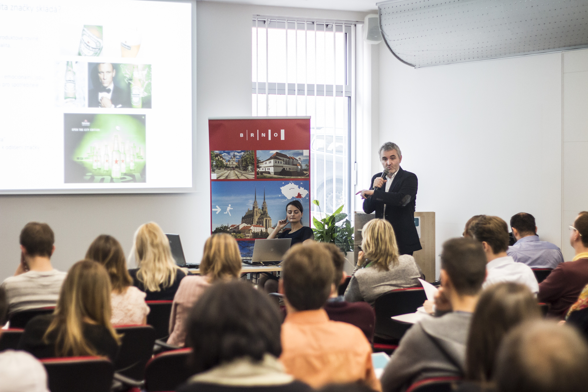 Technologické firmy můžou opět získat poukaz na spolupráci s kreativci