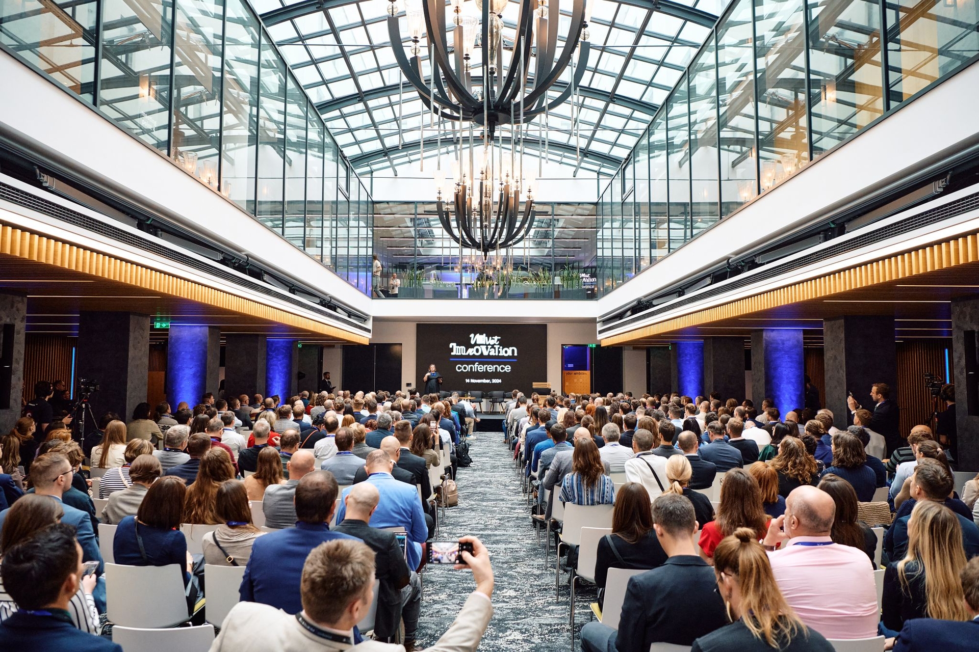 Courage in the World of Innovation: Velvet Innovation Conference Welcomes Founder of Ethical Smartphone Fairphone 