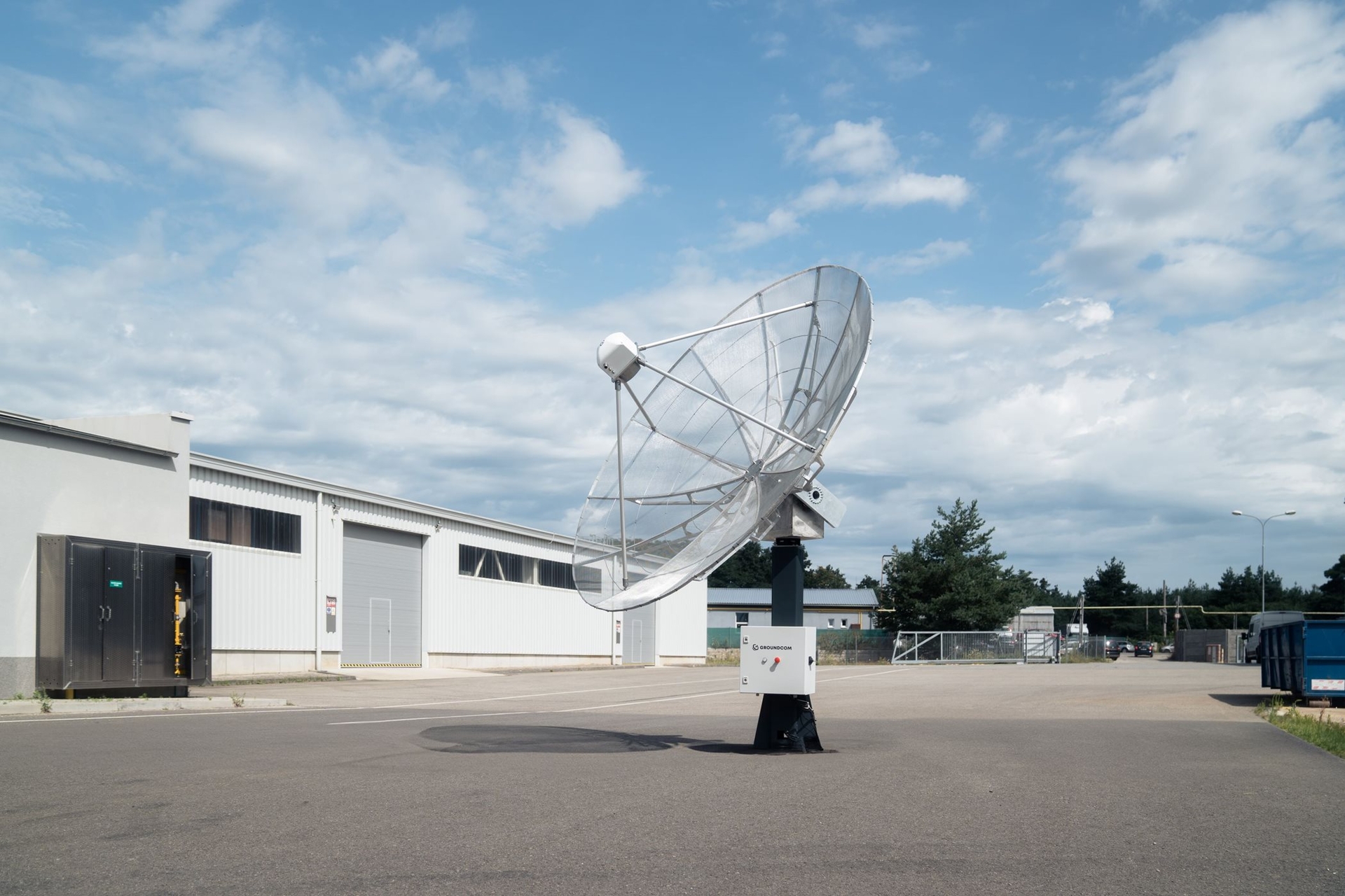 Startup Groundcom získal investici 1,5 milionu eur na rozšíření globální sítě pro komunikaci se satelity